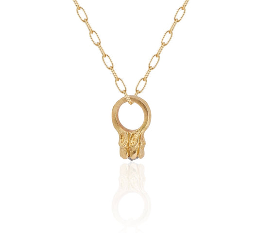 Inspired by a set of rings purchased for a childhood crush, the Babbey necklace captures the magic of those innocent days, infused now with refined sophistication. Hand-crafted gold petals reveal a stunning diamond, creating a delicate ring-shaped pendant perfect for celebrating new motherhood, sisterhood, friendship—or the promise of love in bloom.