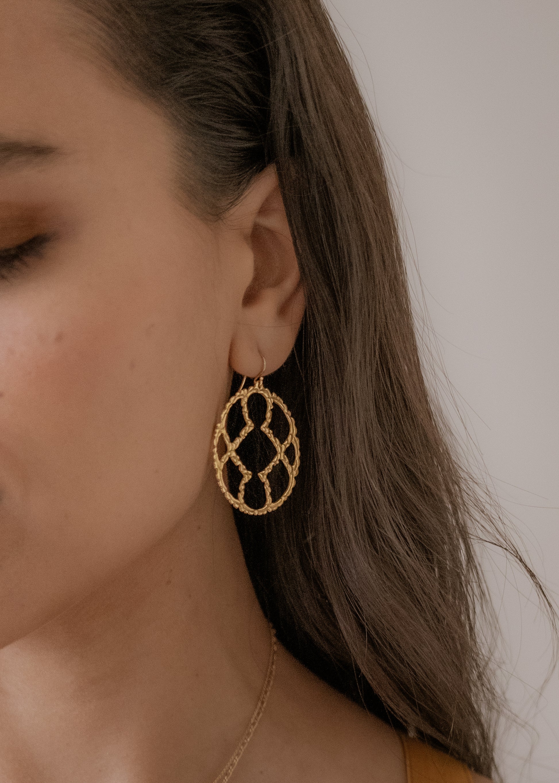 Inspired by the hand-sewn lace of an antique wedding gown grown papery with age, the Florence earring captures the ornate handiwork and craftsmanship of a bygone era. Textured gold filaments create an open-work pattern that evokes timeless elegance.