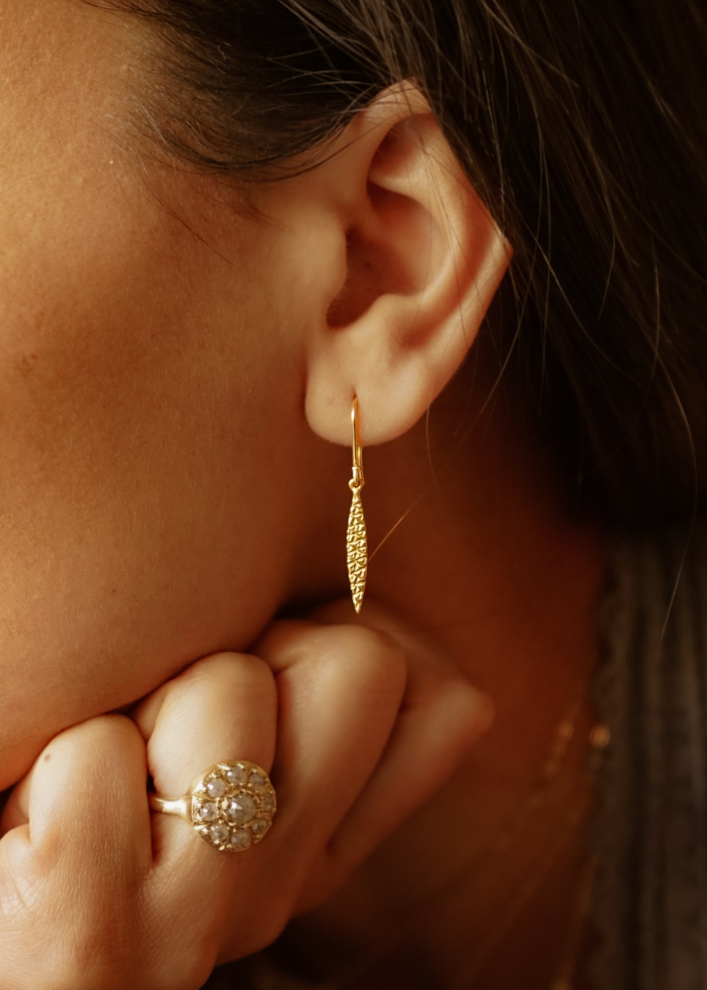 Inspired by the laurel wreaths bestowed to the victorious in ancient Greece, the intricately detailed patterns in the Laurel earring create a woven aesthetic, calling to mind the intertwining branches of foliage used to honor the triumphant.