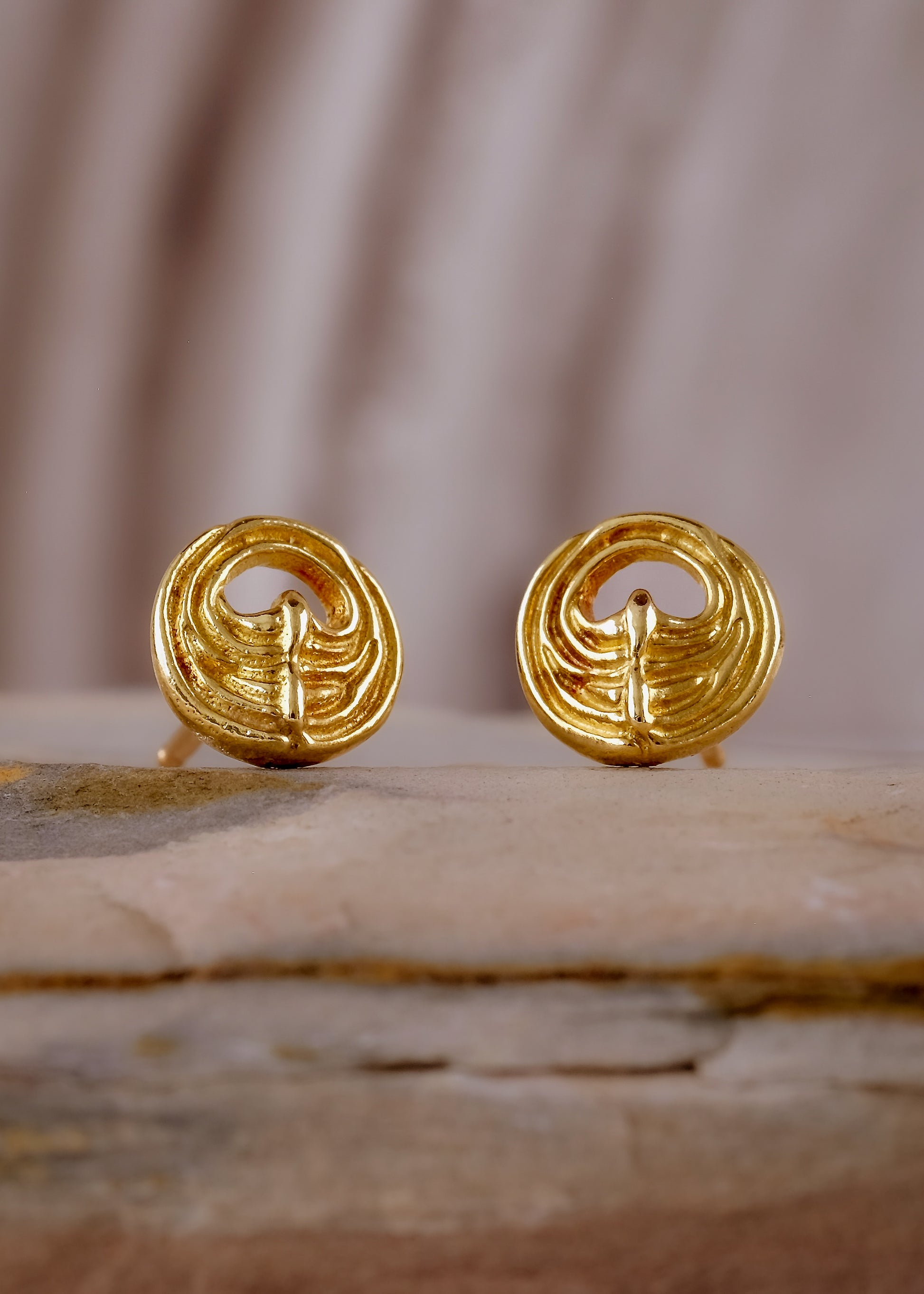 A nod to the impenetrable strength of the feminine spirit, the Shield earring merges strong lines with gentle sloping curves—a hand-crafted study of power and grace, of substance and elegance.