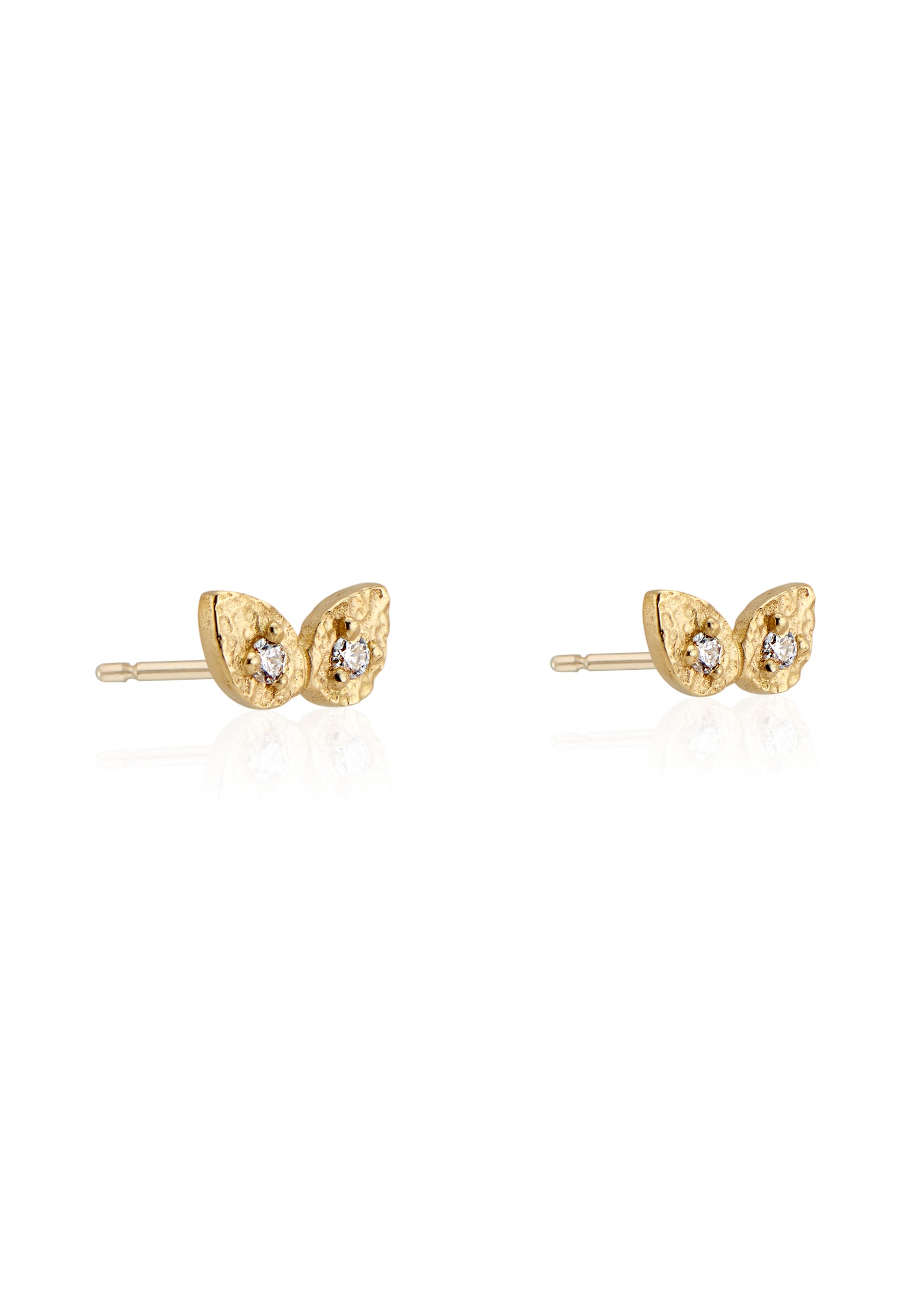 Two brilliant diamonds are joined at the base to create the wing-shaped Twin earring— a nod to the beauty of belonging to another while inviting individuality to take flight.