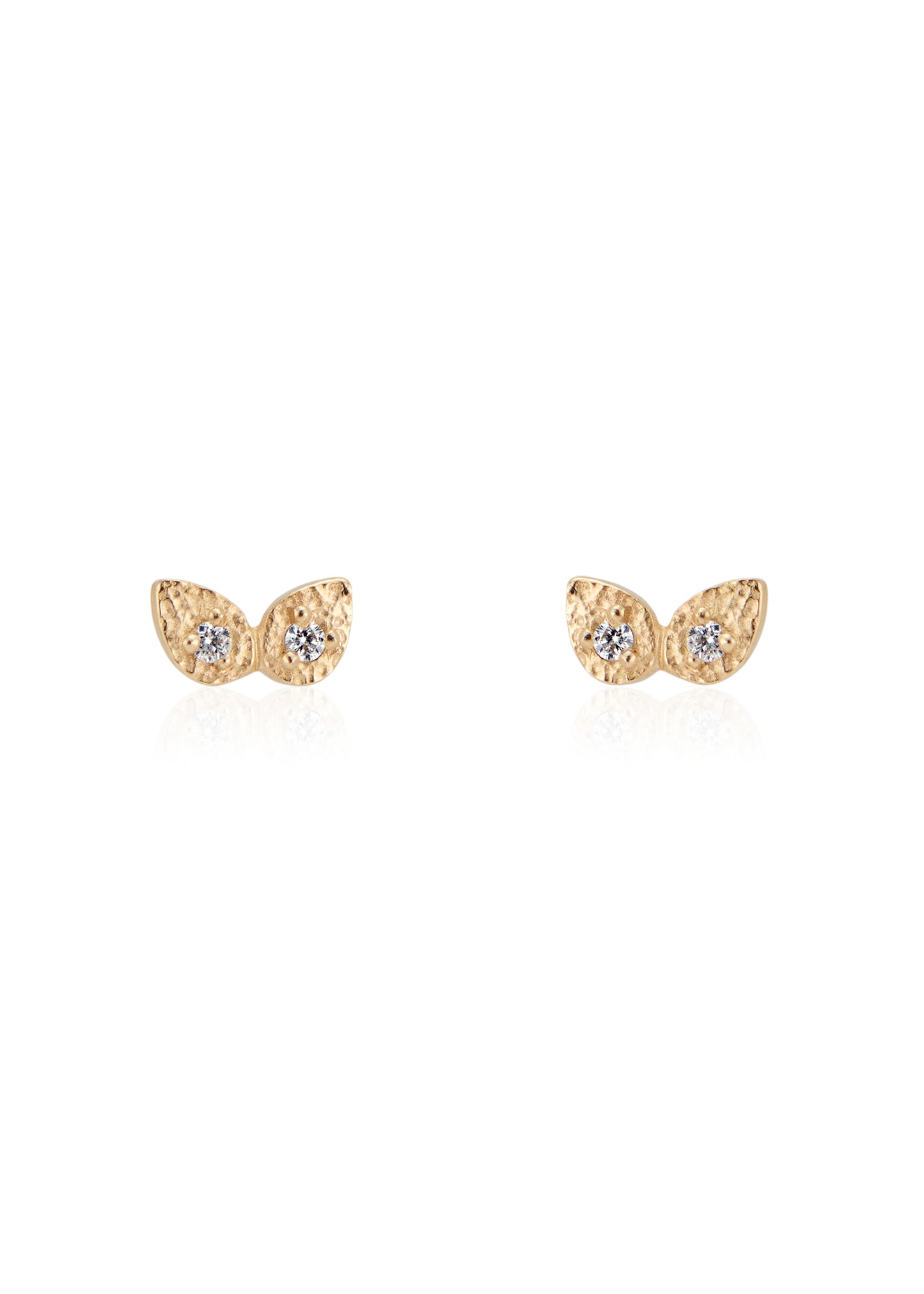 Two brilliant diamonds are joined at the base to create the wing-shaped Twin earring— a nod to the beauty of belonging to another while inviting individuality to take flight.