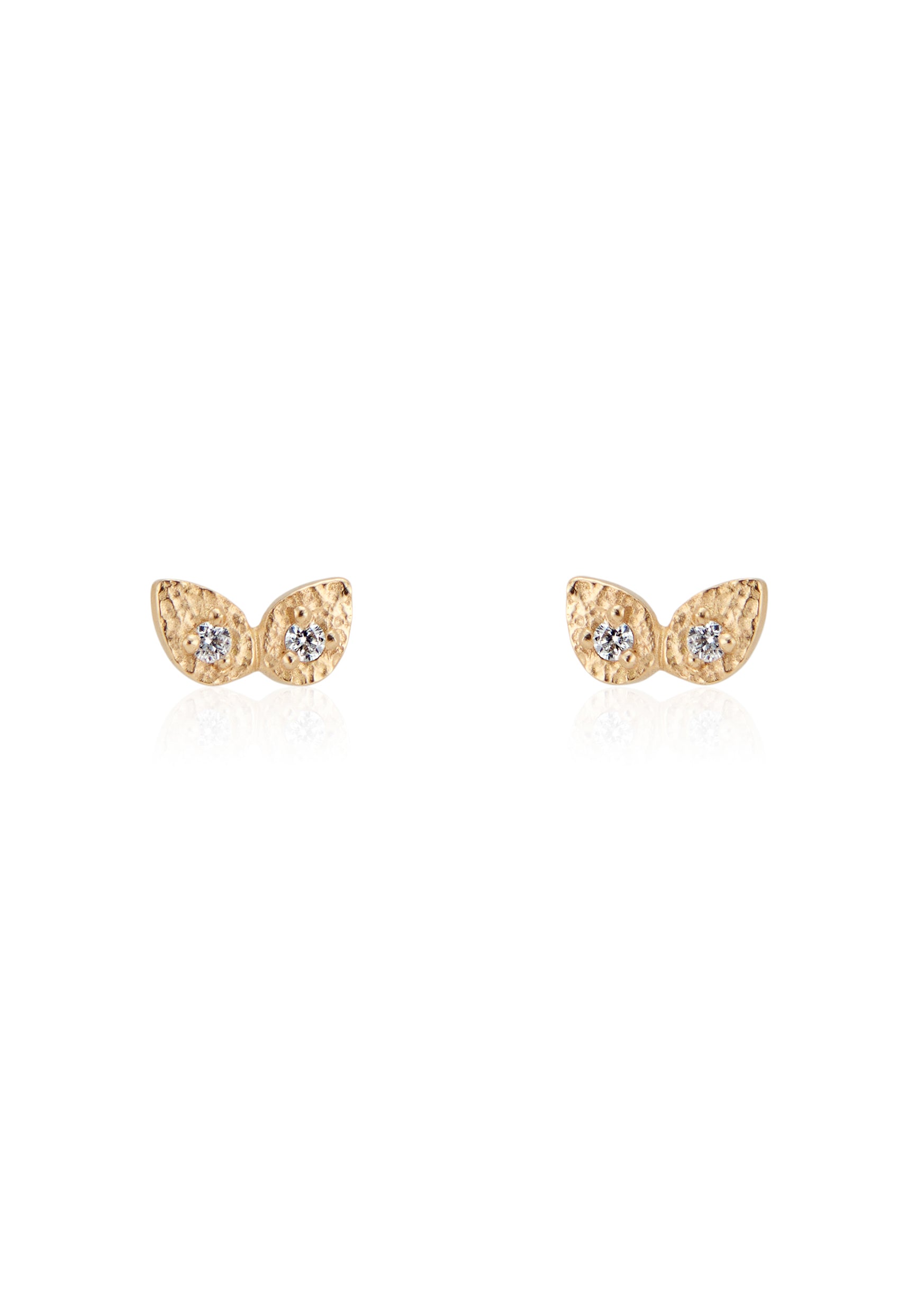 Two brilliant diamonds are joined at the base to create the wing-shaped Twin earring— a nod to the beauty of belonging to another while inviting individuality to take flight.