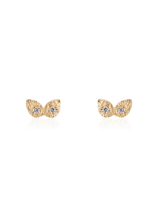 Two brilliant diamonds are joined at the base to create the wing-shaped Twin earring— a nod to the beauty of belonging to another while inviting individuality to take flight.