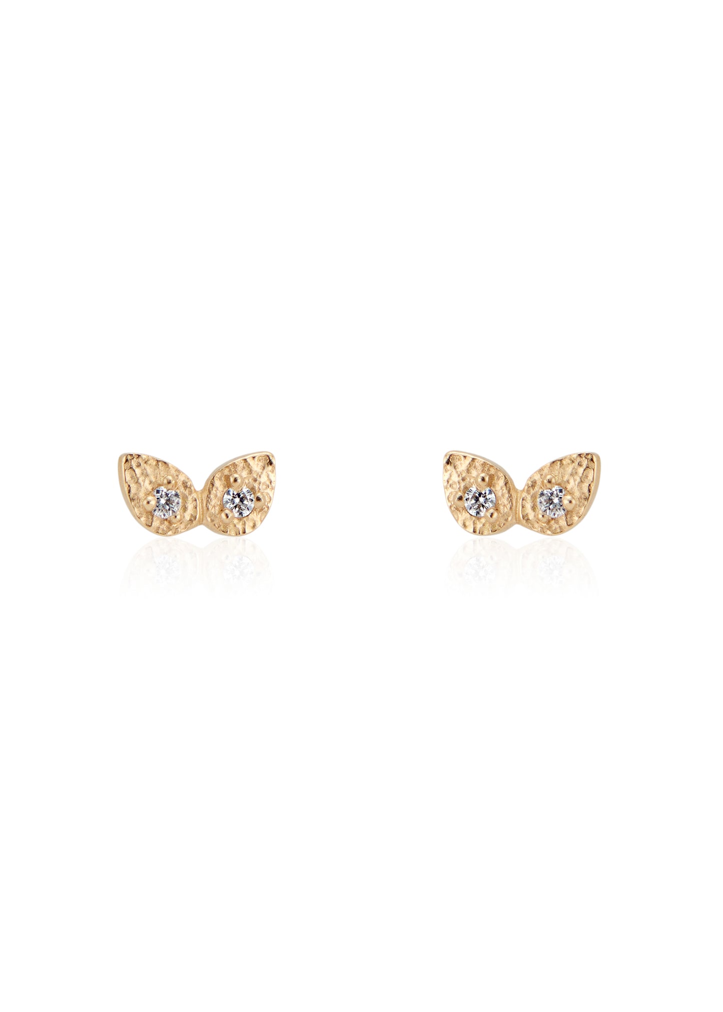 Two brilliant diamonds are joined at the base to create the wing-shaped Twin earring— a nod to the beauty of belonging to another while inviting individuality to take flight. 