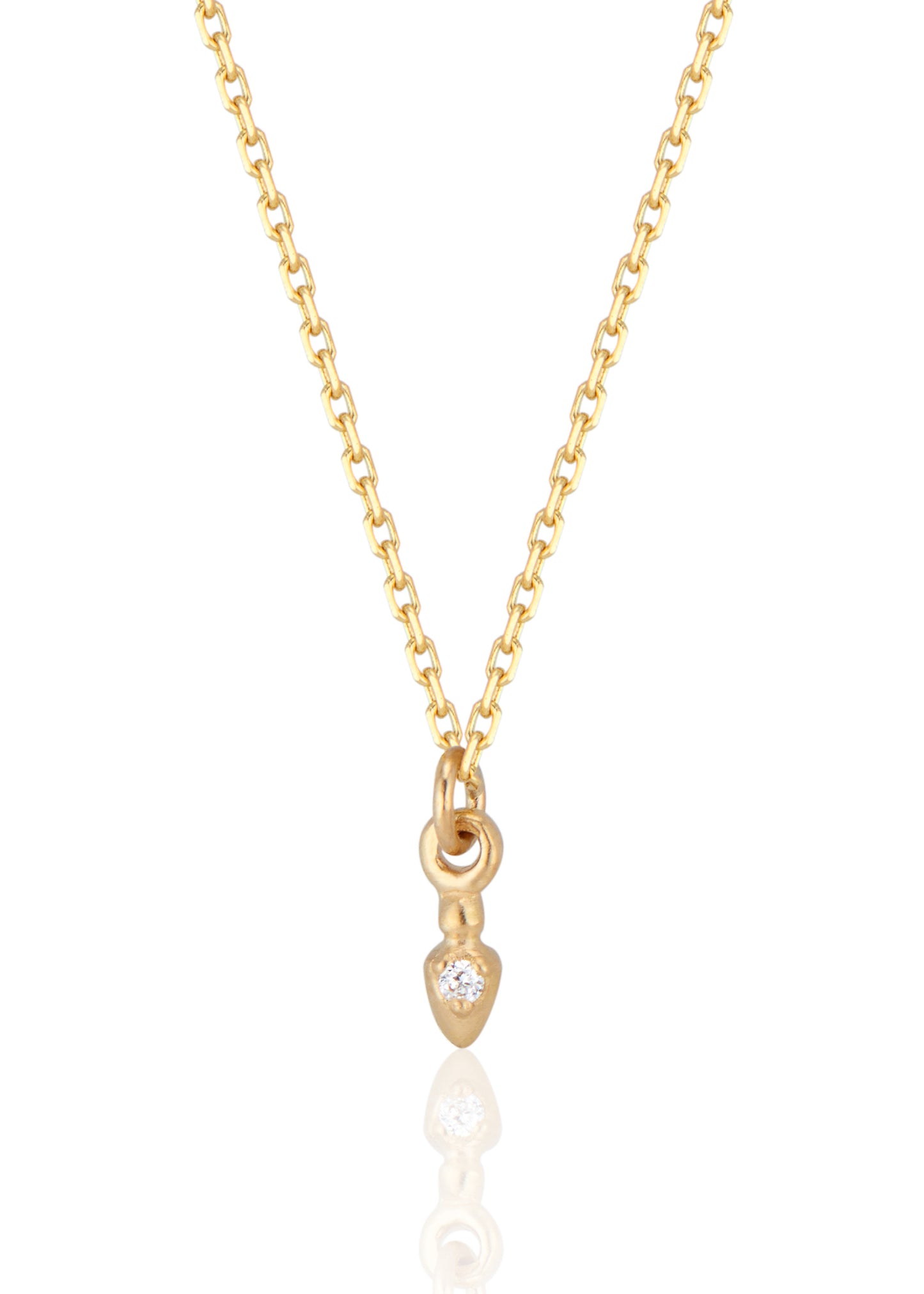 In the City of Lights, the chords of Maxence Cyrin’s piano drift up the alleyway, wrapping around wrought iron balconies and echoing off cobblestone. As timeless as the city itself, the Cyrin necklace drops delicately, revealing a gleaming diamond that sparkles like a reflection off the Seine.