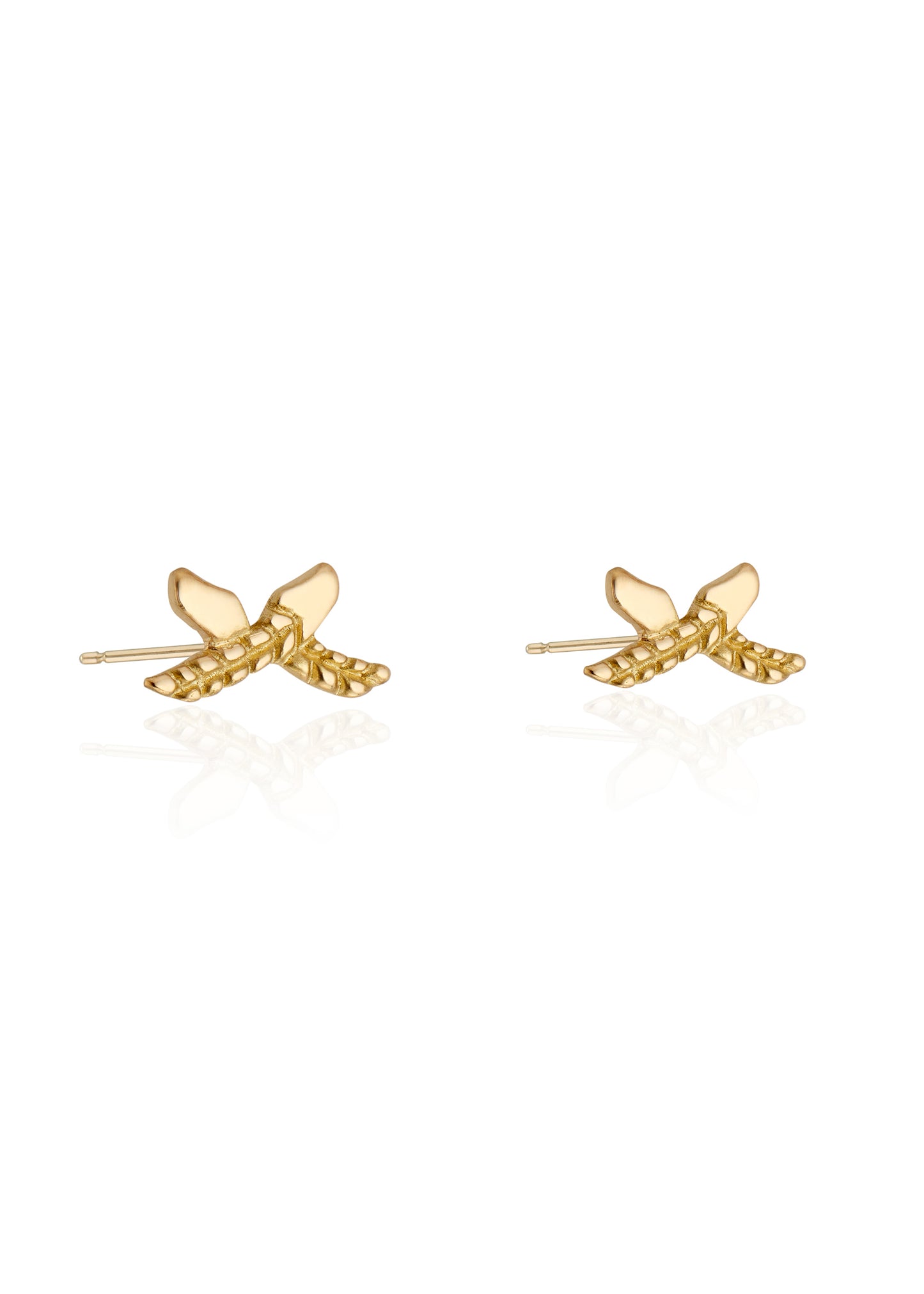 Like childhood sketches brought to life, the Byrd earring calls to mind the magic and mystery of birds in flight. Created to resemble the intricate patterns of a feather, these criss-crossed stud earrings sit delicately on the ear.