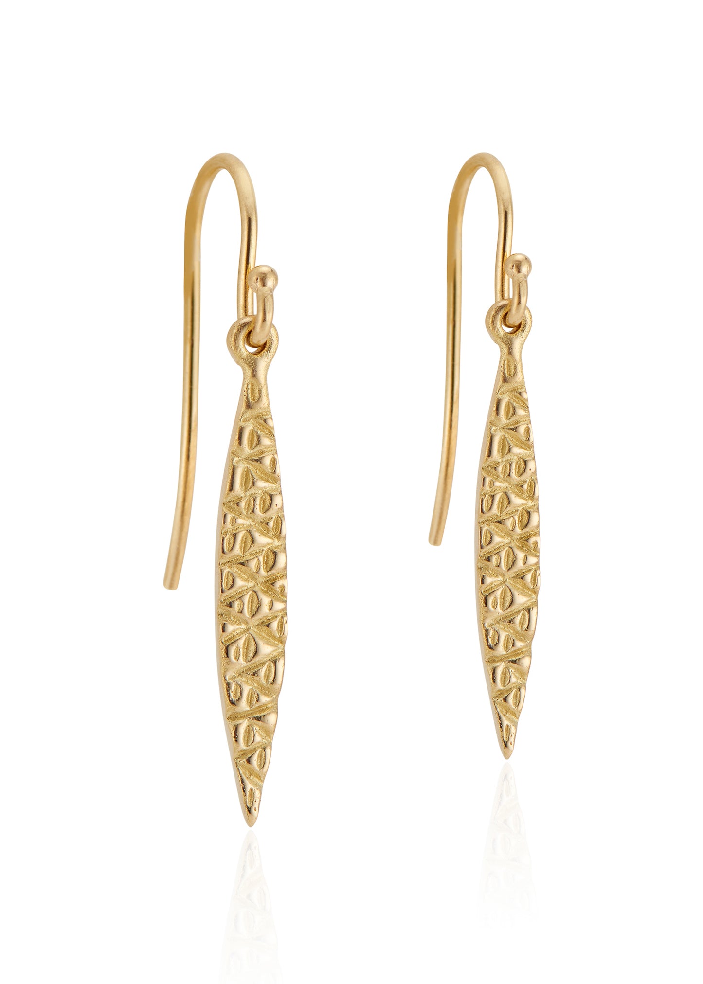 Inspired by the laurel wreaths bestowed to the victorious in ancient Greece, the intricately detailed patterns in the Laurel earring create a woven aesthetic, calling to mind the intertwining branches of foliage used to honor the triumphant. 