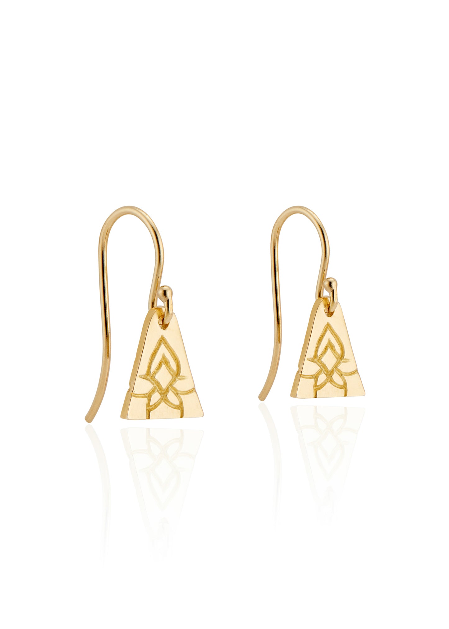 Inspired by the daily ritual of this water flower to rise from the mud and bloom to its full potential, the golden triangles of the Lotus earring flutter with each turn of the head, showcasing delicate petals that whisper of an understated beauty.