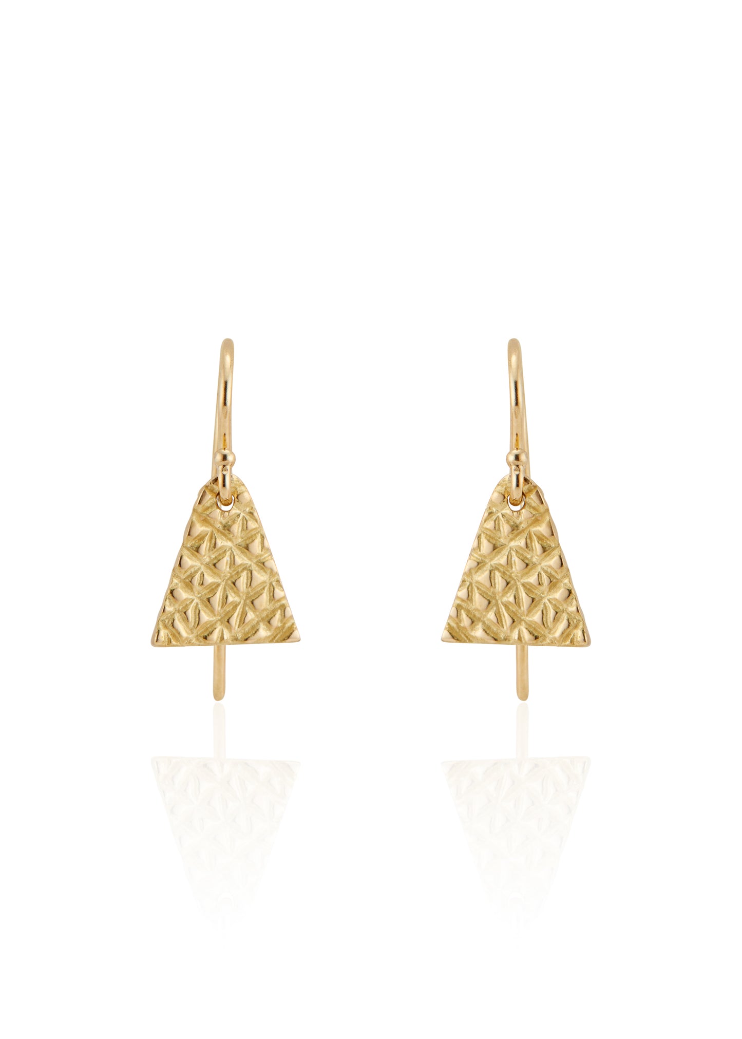 Pillows of gold create a visual feast on the delicate Pillow earring, a dangling triangular style inspired by a beloved aunt’s tassel rings.