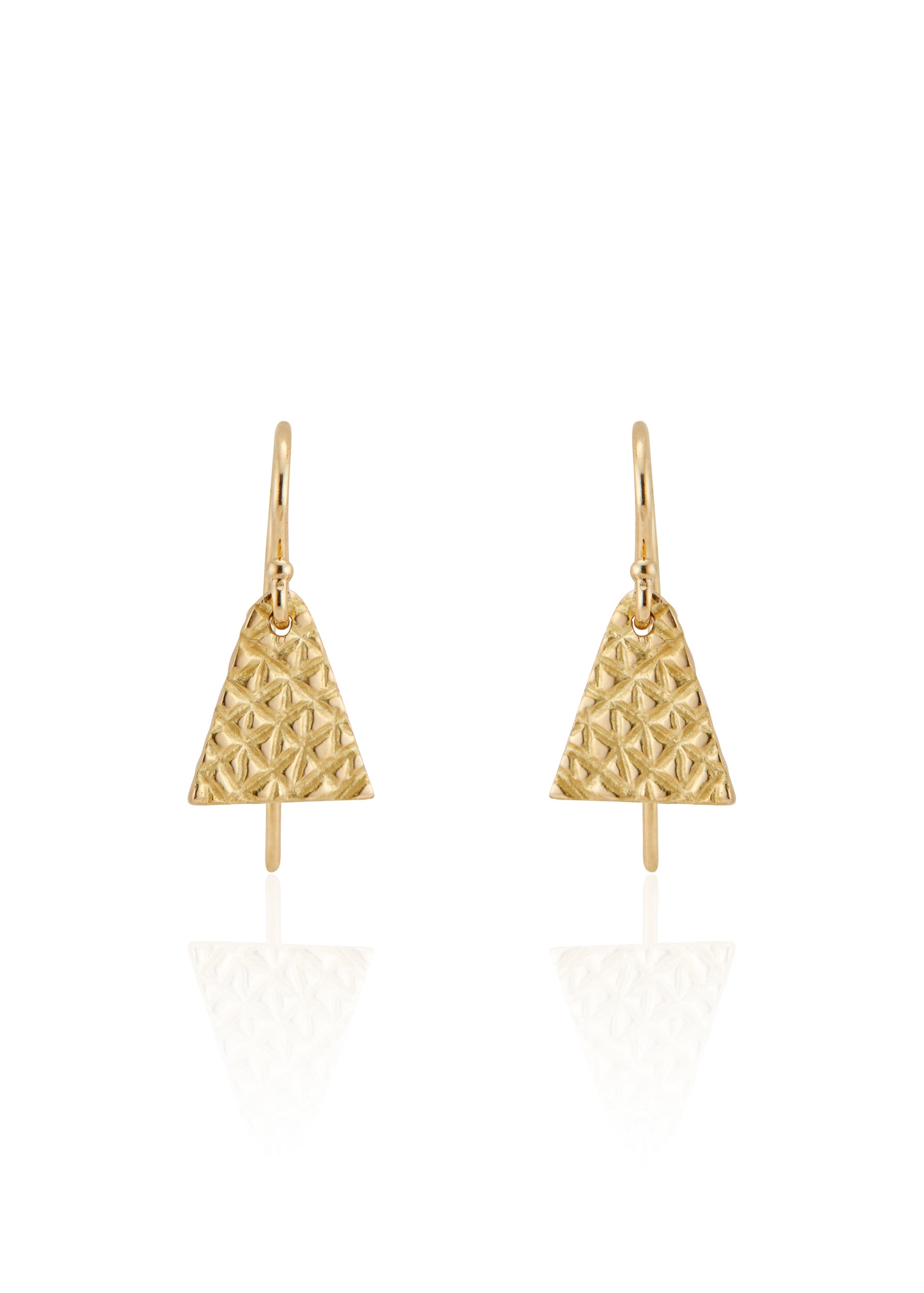 Pillows of gold create a visual feast on the delicate Pillow earring, a dangling triangular style inspired by a beloved aunt’s tassel rings.