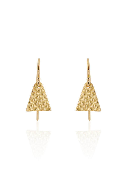 Pillows of gold create a visual feast on the delicate Pillow earring, a dangling triangular style inspired by a beloved aunt’s tassel rings.