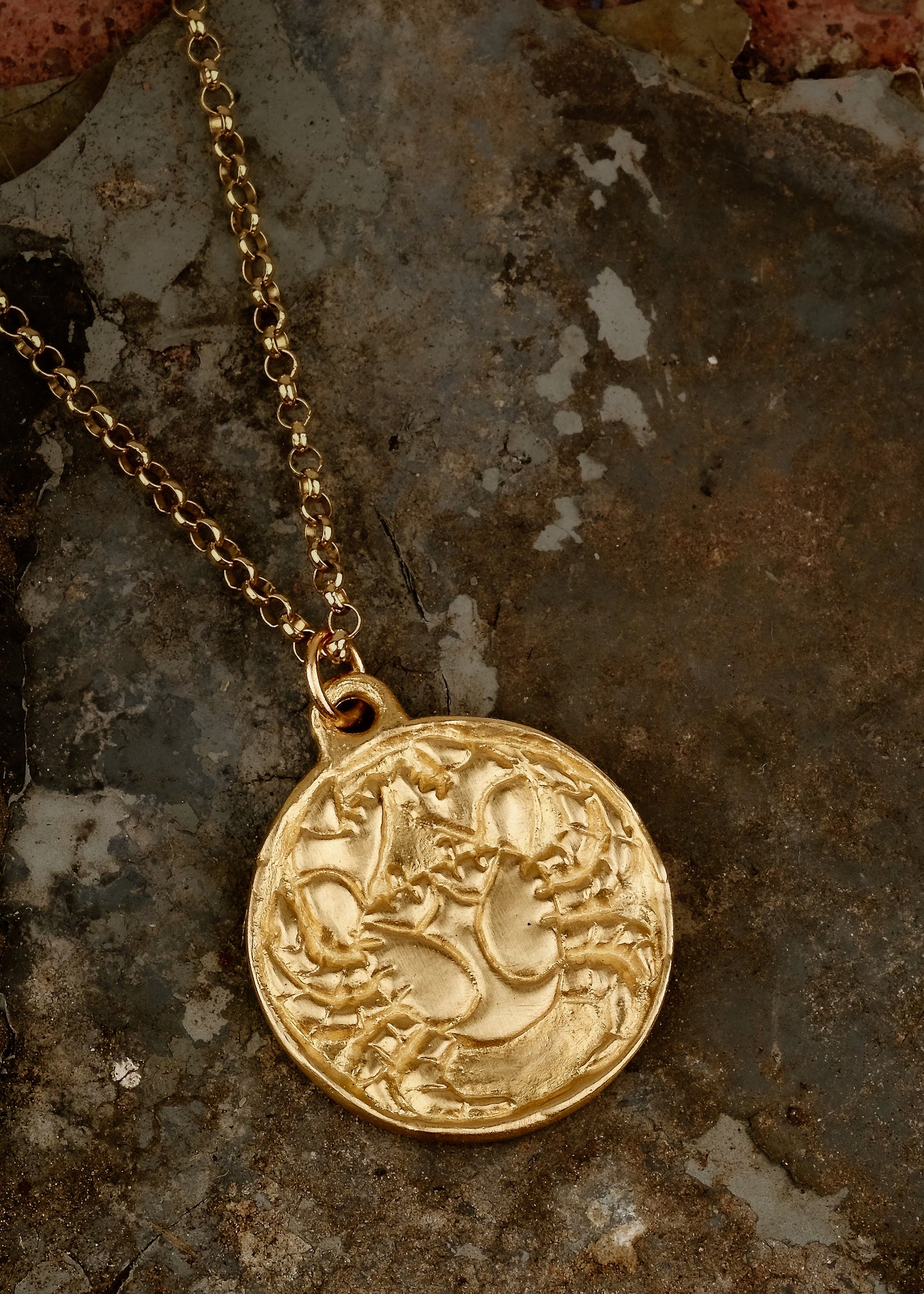 The fourth sign of the Zodiac, water sign Cancer is deeply intuitive, dedicated to their family and protective of their home. A hand-carved crab with resplendent pincers creates a necklace that captures the power of the celestial sky.