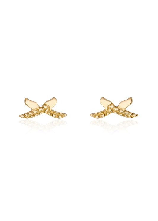 Like childhood sketches brought to life, the Byrd earring calls to mind the magic and mystery of birds in flight. Created to resemble the intricate patterns of a feather, these criss-crossed stud earrings sit delicately on the ear.