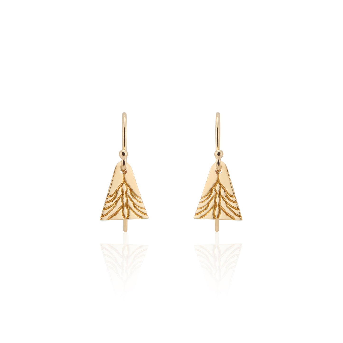 As timeless as the evergreen boughs reflected in the delicate hand-carved detail, the earthy and elegant Noel earring was inspired by the tassel rings worn by a beloved aunt.