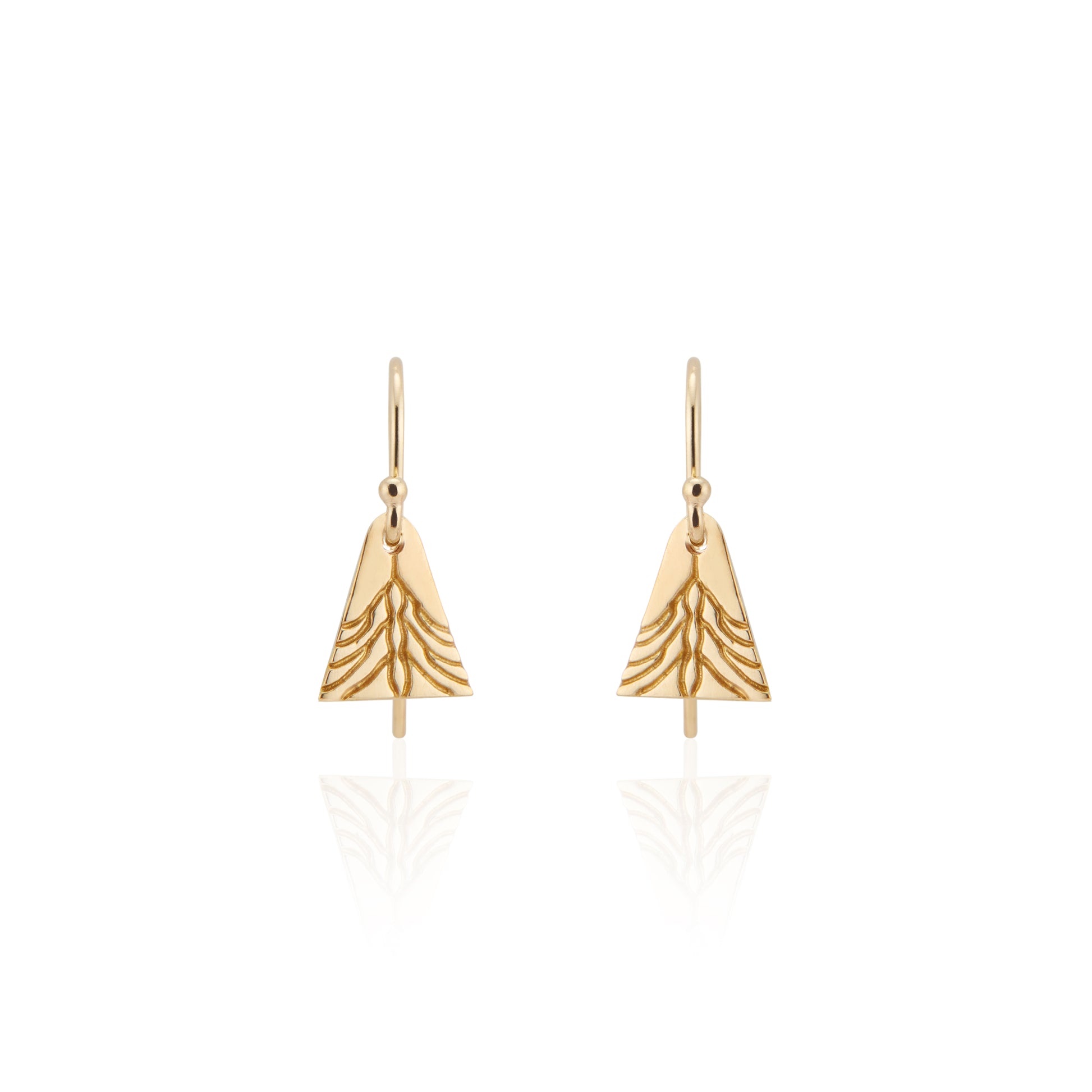 As timeless as the evergreen boughs reflected in the delicate hand-carved detail, the earthy and elegant Noel earring was inspired by the tassel rings worn by a beloved aunt.