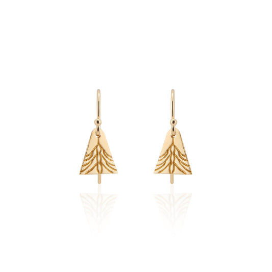 As timeless as the evergreen boughs reflected in the delicate hand-carved detail, the earthy and elegant Noel earring was inspired by the tassel rings worn by a beloved aunt.