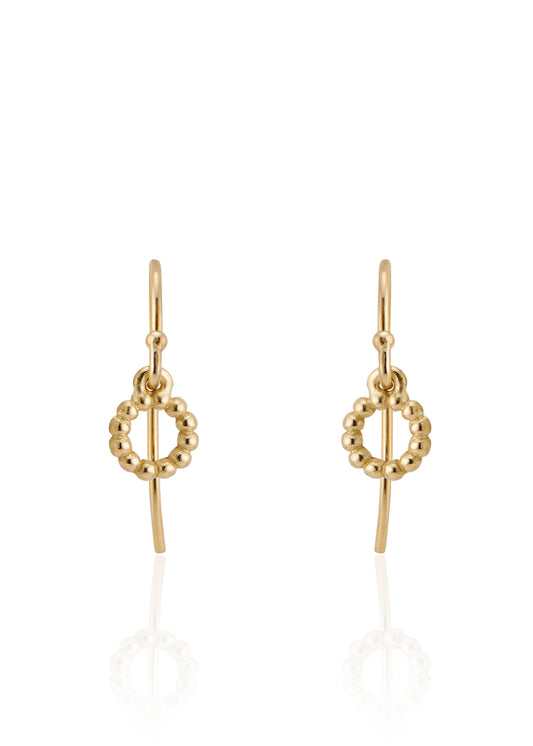 With a classic and understated aesthetic, the Orb earring showcases hand-carved gold beads joined in a perfect ring—a delicate design as timeless as the infinite circle itself.