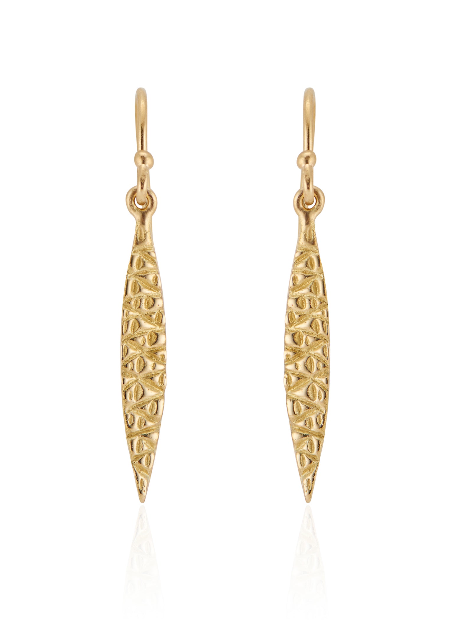 Inspired by the laurel wreaths bestowed to the victorious in ancient Greece, the intricately detailed patterns in the Laurel earring create a woven aesthetic, calling to mind the intertwining branches of foliage used to honor the triumphant.