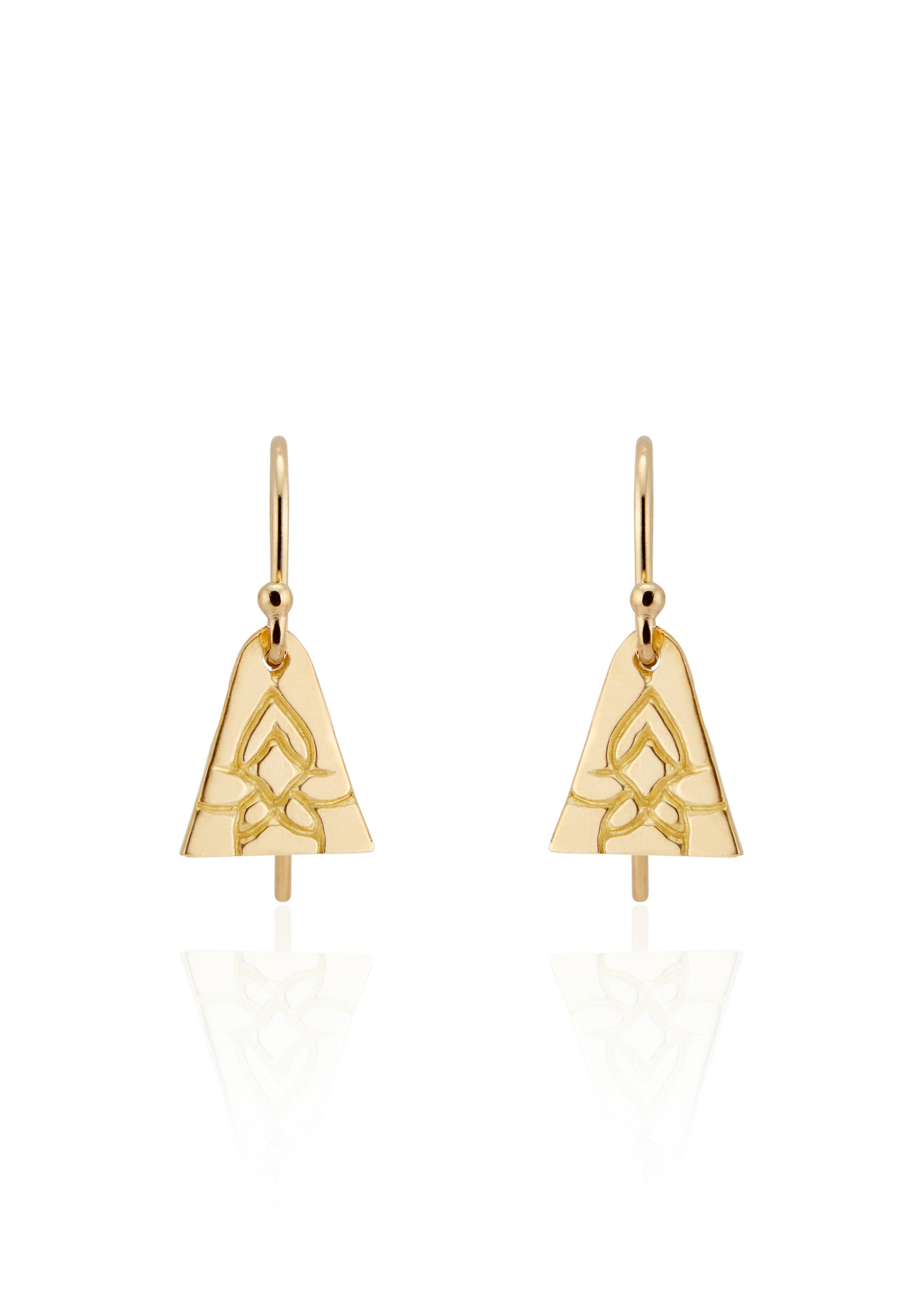 Inspired by the daily ritual of this water flower to rise from the mud and bloom to its full potential, the golden triangles of the Lotus earring flutter with each turn of the head, showcasing delicate petals that whisper of an understated beauty. 