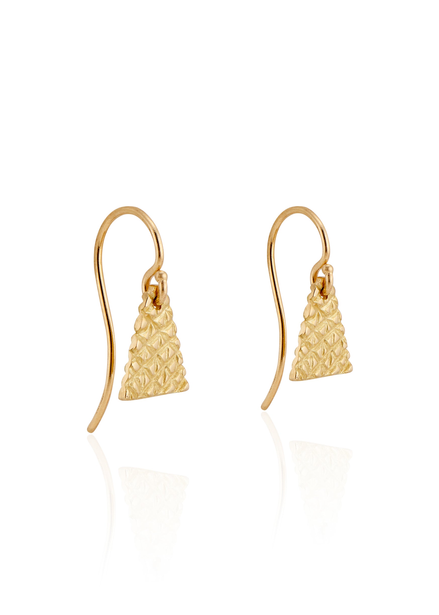 Pillows of gold create a visual feast on the delicate Pillow earring, a dangling triangular style inspired by a beloved aunt’s tassel rings.