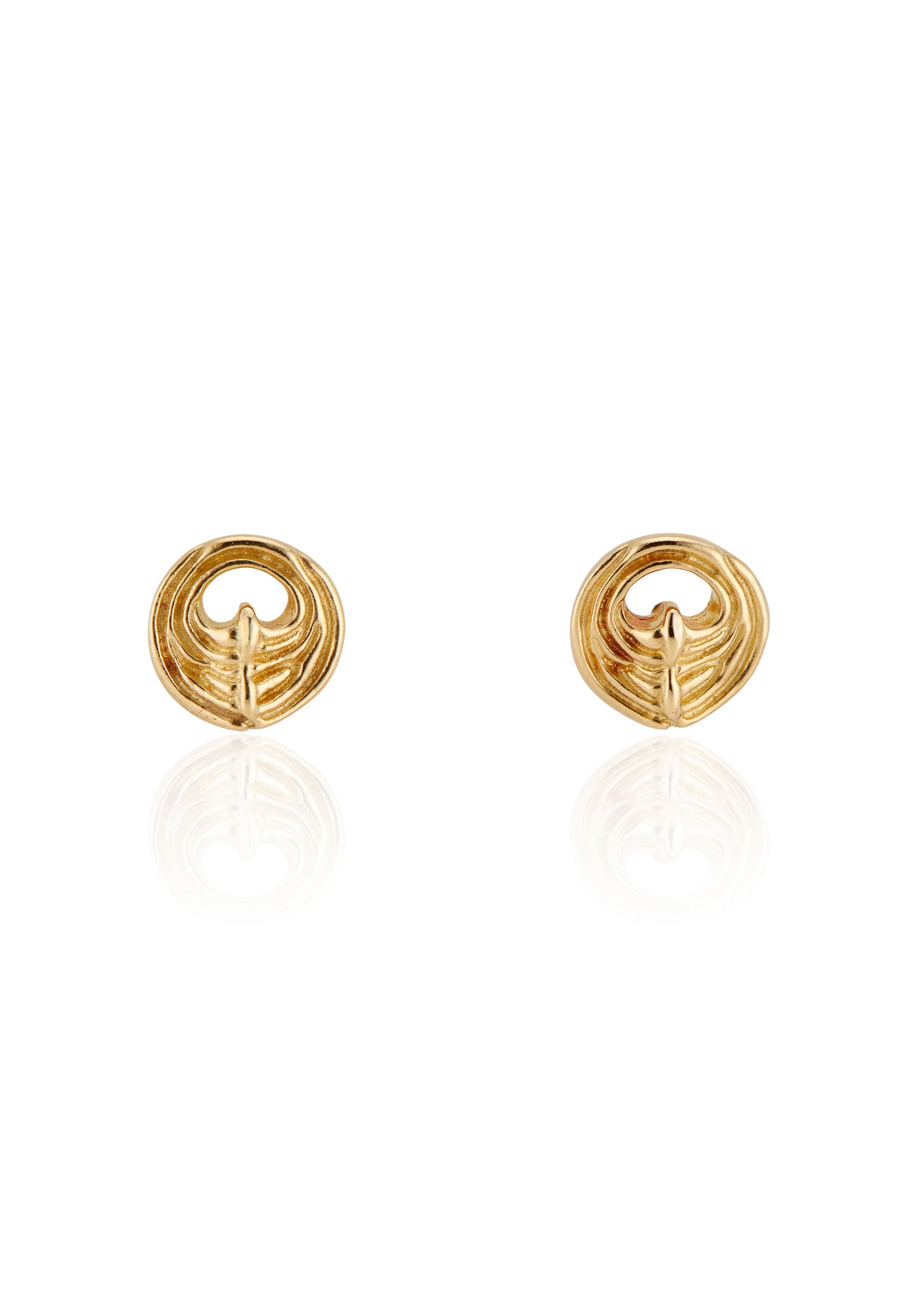 A nod to the impenetrable strength of the feminine spirit, the Shield earring merges strong lines with gentle sloping curves—a hand-crafted study of power and grace, of substance and elegance.