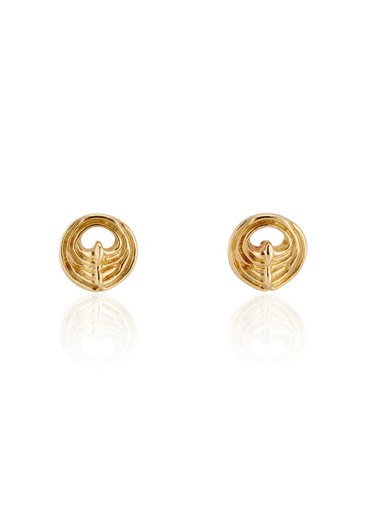 A nod to the impenetrable strength of the feminine spirit, the Shield earring merges strong lines with gentle sloping curves—a hand-crafted study of power and grace, of substance and elegance.