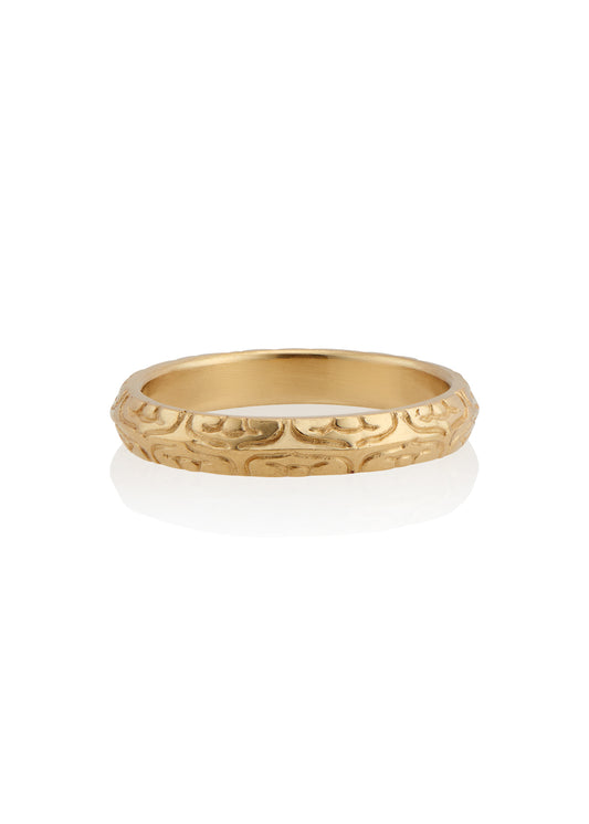 Inspired by the Aramiac word for “twin,” the Mina ring was originally designed for a customer who requested two bands that shared deep similarities, yet claimed their own unique beauty. Delicate lines gently advance and retreat, creating an intricate, detailed pattern.