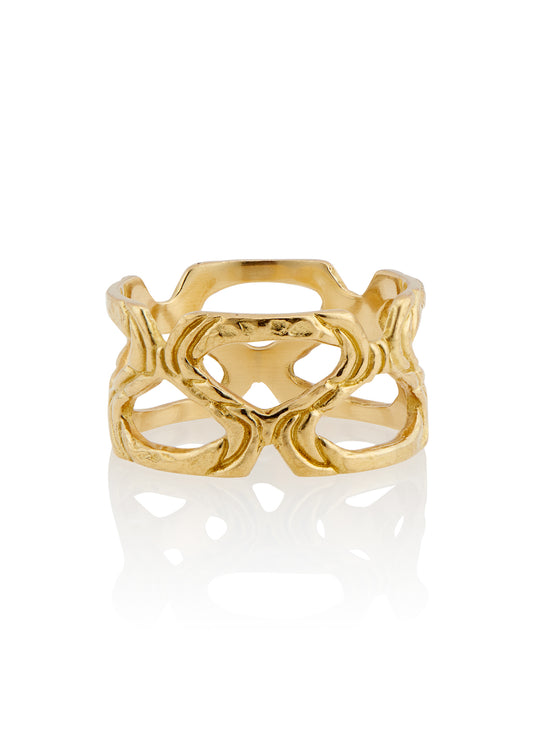 Conjuring the haunted cobblestone streets of the historic town for which it is named, the Salem ring weaves open spaces with textured gold to create a wide band for everyday wear—a bold and eye-catching piece of metalwork.