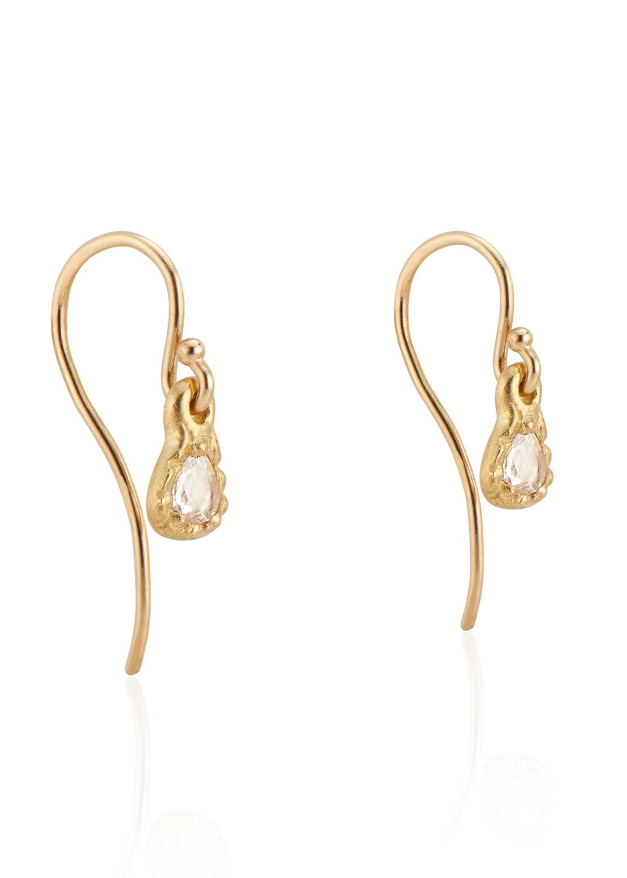 Intricately hand-carved gold cradles brilliant pear-shaped diamonds to create the Heroine-earring—noble, beautiful and graceful; a self-love story for the ages.