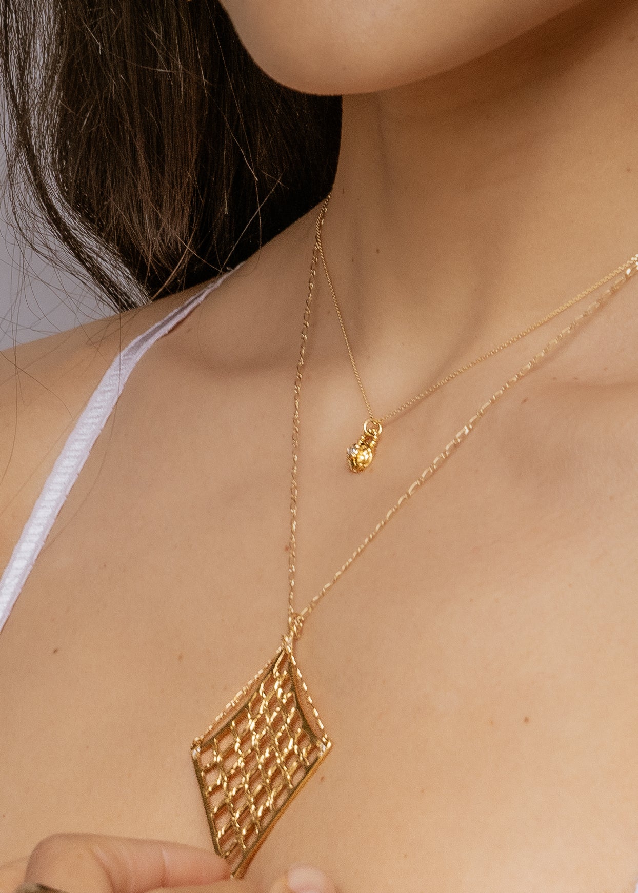 As formidable as the princess for which it is named. With its prominent presence and detailed gold lattice work, the Shera necklace is a balance of delicate, bold and eye-catching—an empowering piece that makes a statement.