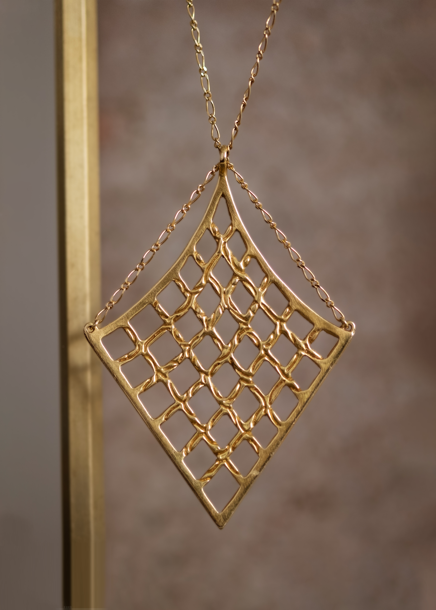 As formidable as the princess for which it is named. With its prominent presence and detailed gold lattice work, the Shera necklace is a balance of delicate, bold and eye-catching—an empowering piece that makes a statement.