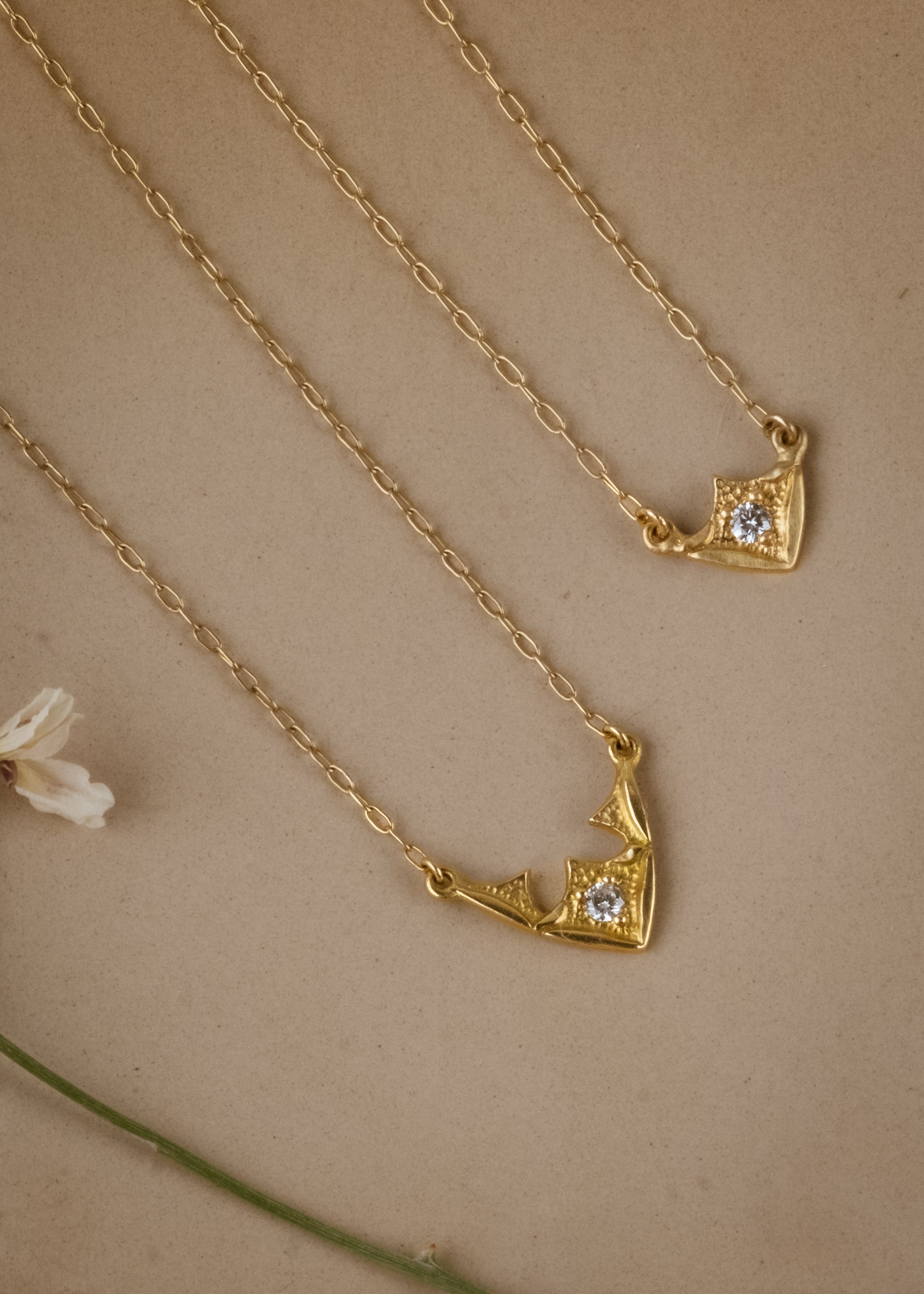 Taken from the French word for “vault,” the Volta necklace is an homage to the Gothic architecture of Paris. Gentle sloping curves give way to acute points, evoking the grandeur of a centuries-old cathedral ceiling. A single diamond catches the eye, complemented by ornate texture and delicate beading—a necklace that transcends time and transports the imagination.