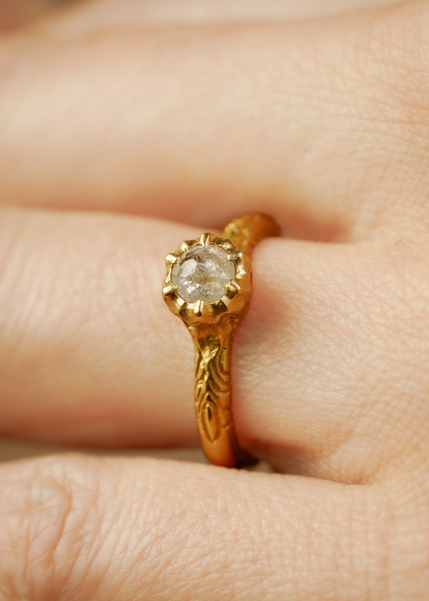 Like the haunting notes of a Glenn Miller Orchestra record, the Perfidia ring ascends to prominence on the finger to captivate all who bear witness to such beauty. Delicate details on the gold band give way to a textured pattern that holds a rose cut diamond, an exquisite work of ornate craftsmanship.