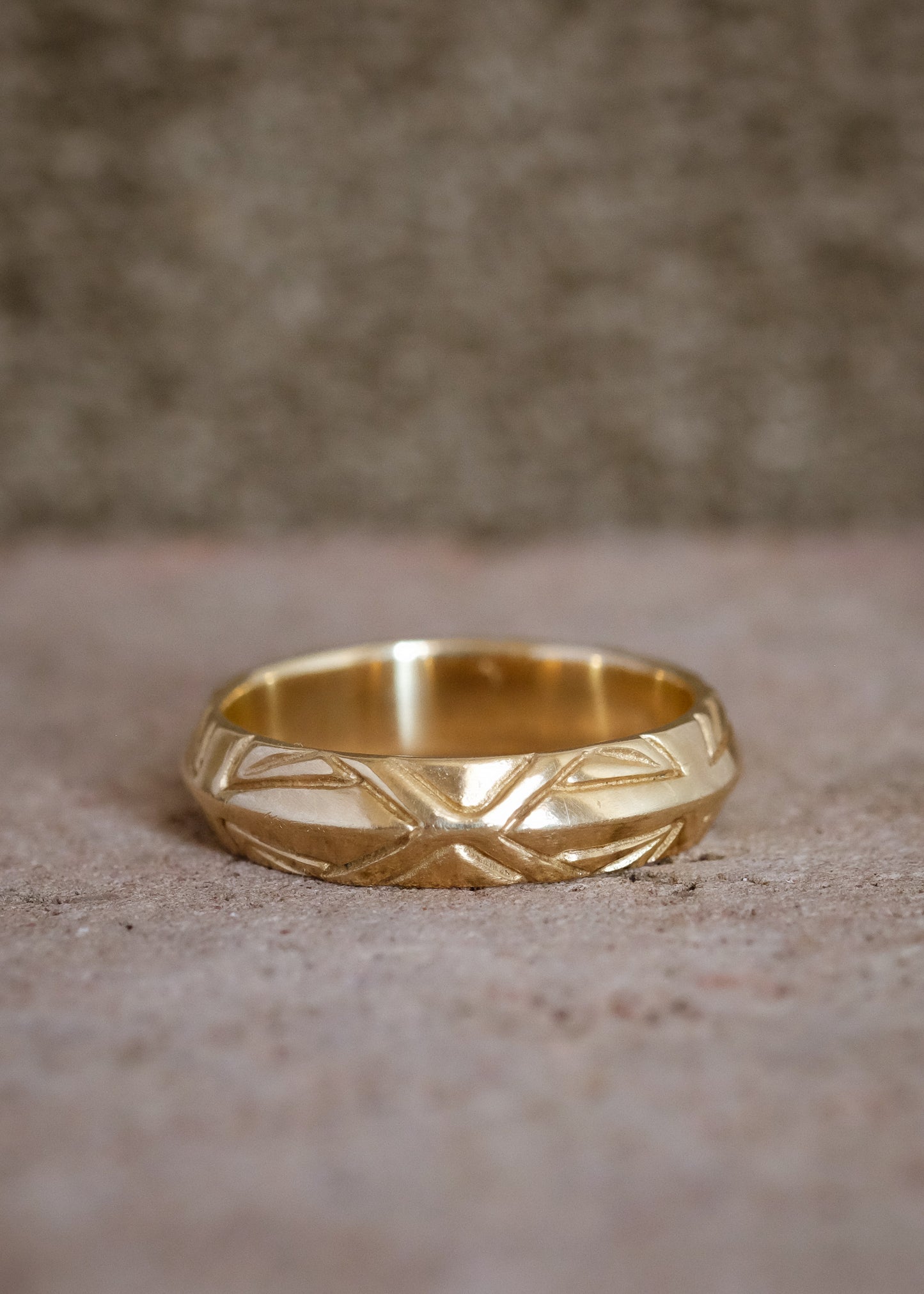 Like the dear friend for whom it is named, the Ogden is a man’s wedding band with a ton of character. This solid, masculine gold ring exudes strength and substance.
