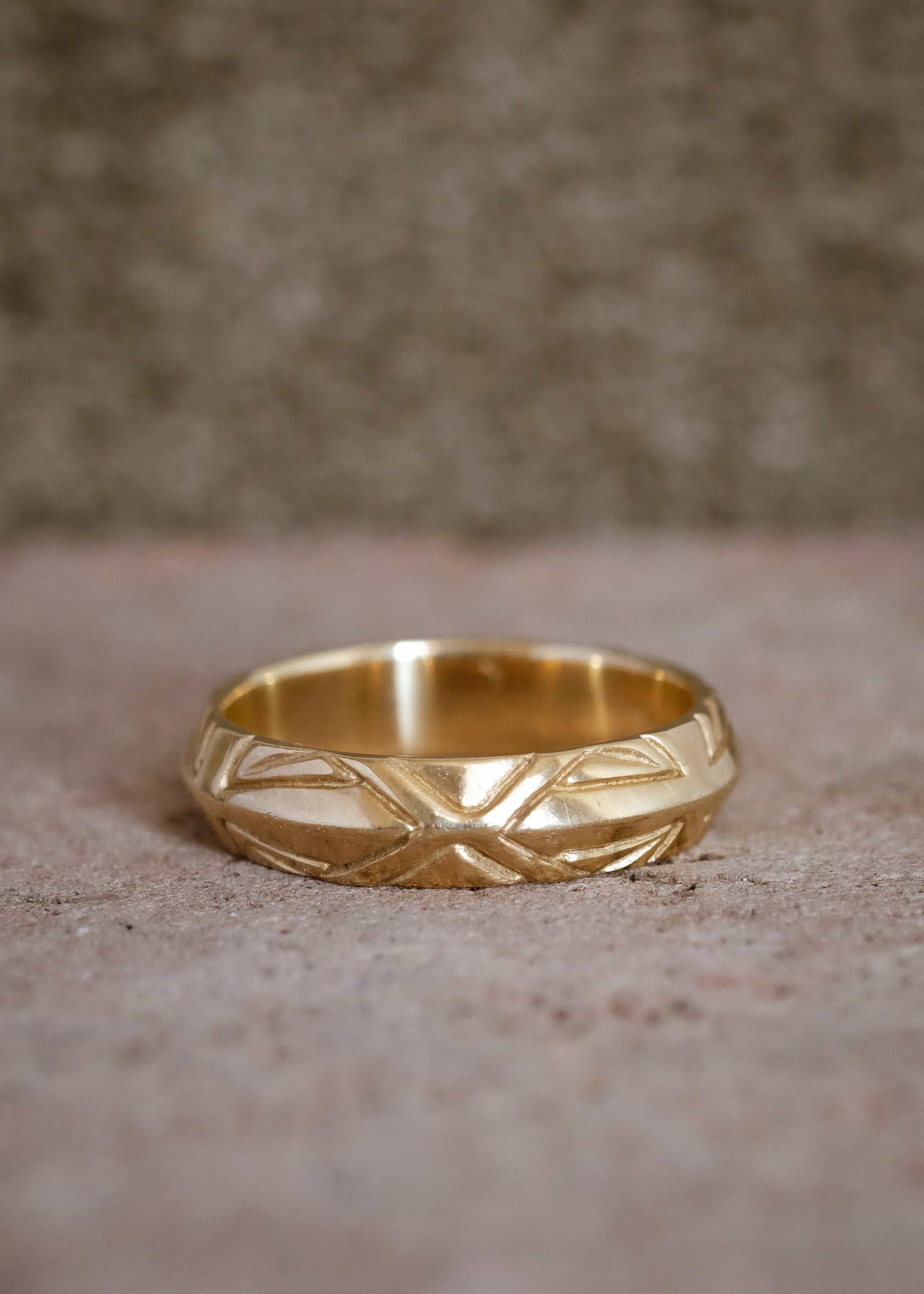 Like the dear friend for whom it is named, the Ogden is a man’s wedding band with a ton of character. This solid, masculine gold ring exudes strength and substance.