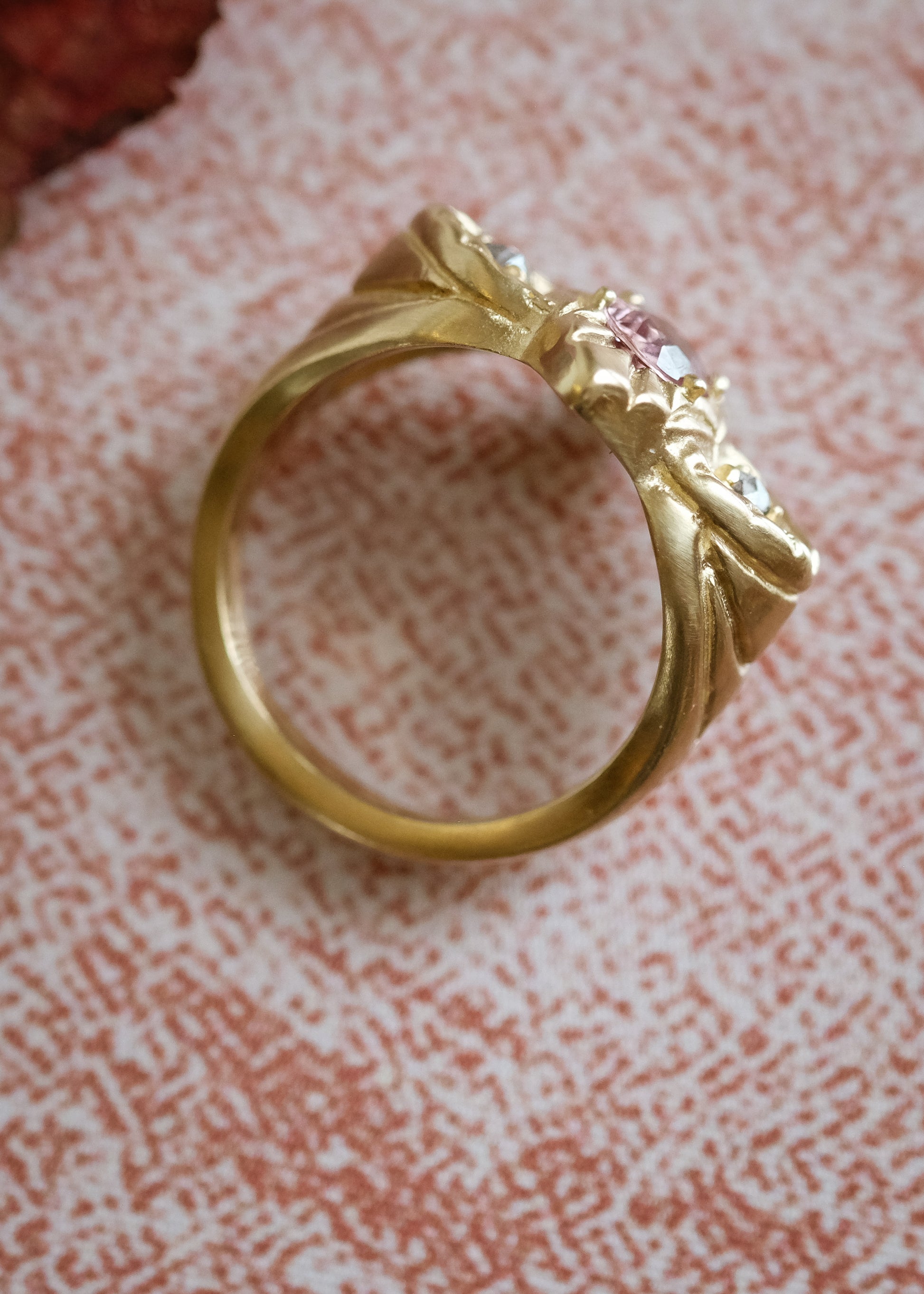 On a brisk evening, the golden warmth of a softly-lit room beckons to passersby– a glance of life beyond the facade. Like that ambient glow, the Pavillion ring seduces the eye with a precious sapphire and rose cut diamonds that nestle amid hand-carved gold, the gentle curves of the ring like eyelid dormer windows that beguile with a glance of what lies just beyond.