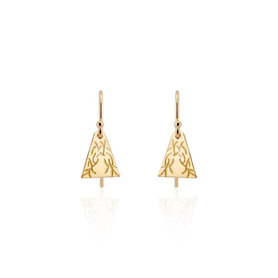 Fine hand-carved details grace the Wire earring, a playful pattern that evokes a beloved aunt’s tassel rings—the inspiration behind this triangular style.