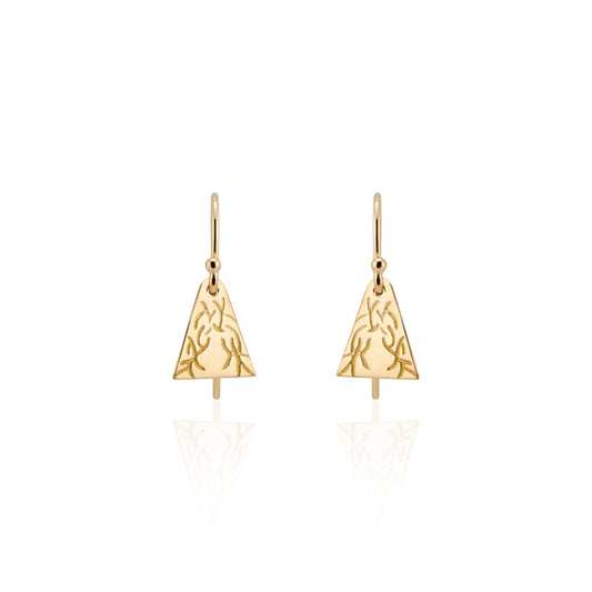 Fine hand-carved details grace the Wire earring, a playful pattern that evokes a beloved aunt’s tassel rings—the inspiration behind this triangular style.
