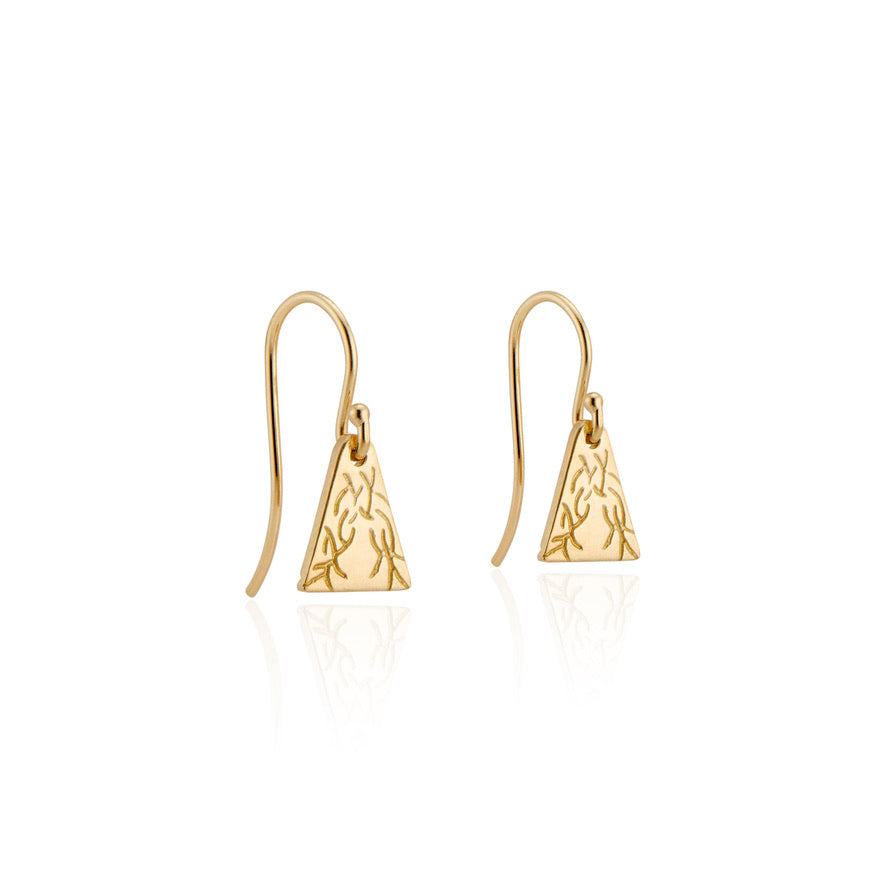 Fine hand-carved details grace the Wire earring, a playful pattern that evokes a beloved aunt’s tassel rings—the inspiration behind this triangular style.
