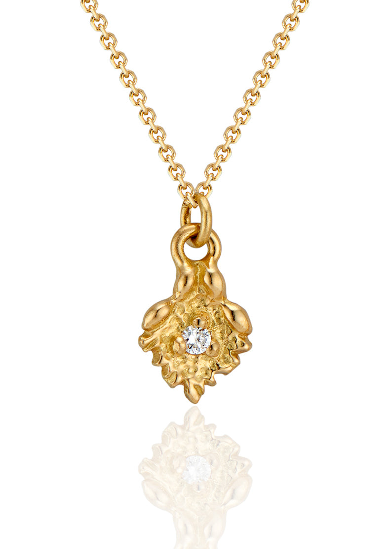 Like a small cabin nestled in the verdant mountainside of the Swiss Alps, the Chalet necklace invites a sense of wanderlust and adventure. Intricate textures give way to a single diamond that sparkles brilliantly against the gold that surrounds it—a snow-capped mountain top gleaming under the radiant warmth of the sun. 
