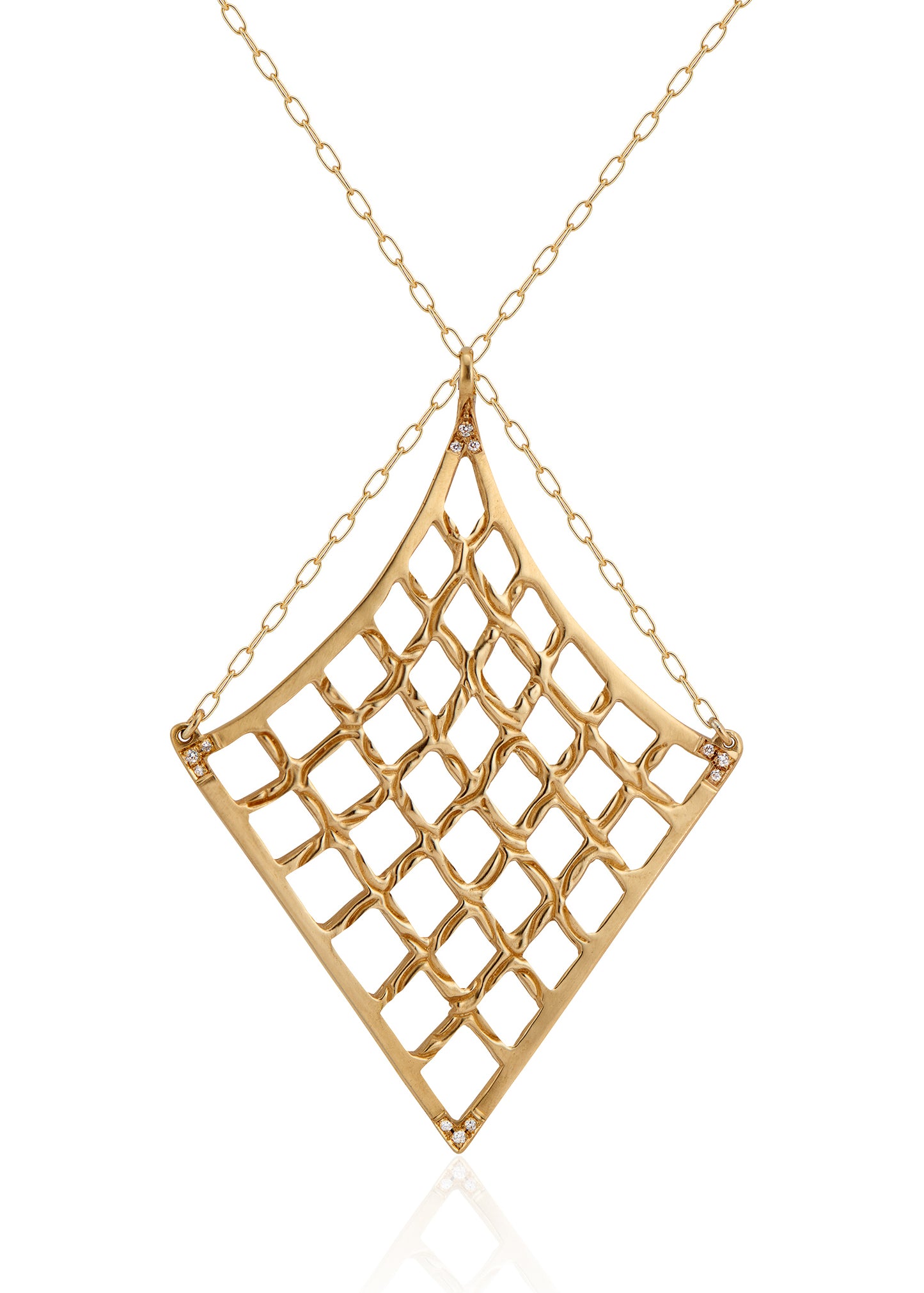 As formidable as the princess for which it is named. With its prominent presence and detailed gold lattice work, the Shera necklace is a balance of delicate, bold and eye-catching—an empowering piece that makes a statement.