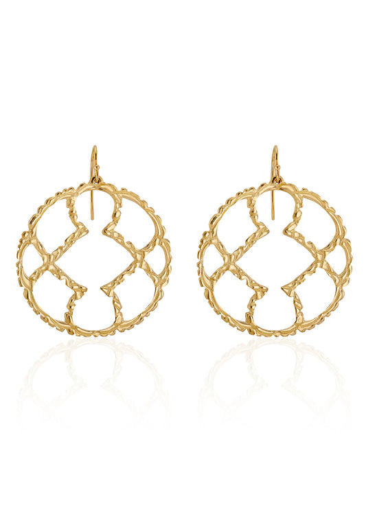 Inspired by the hand-sewn lace of an antique wedding gown grown papery with age, the Florence earring captures the ornate handiwork and craftsmanship of a bygone era. Textured gold filaments create an open-work pattern that evokes timeless elegance. 