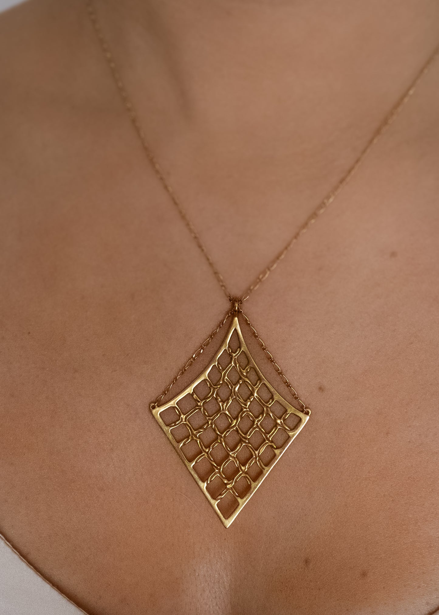 As formidable as the princess for which it is named. With its prominent presence and detailed gold lattice work, the Shera necklace is a balance of delicate, bold and eye-catching—an empowering piece that makes a statement.