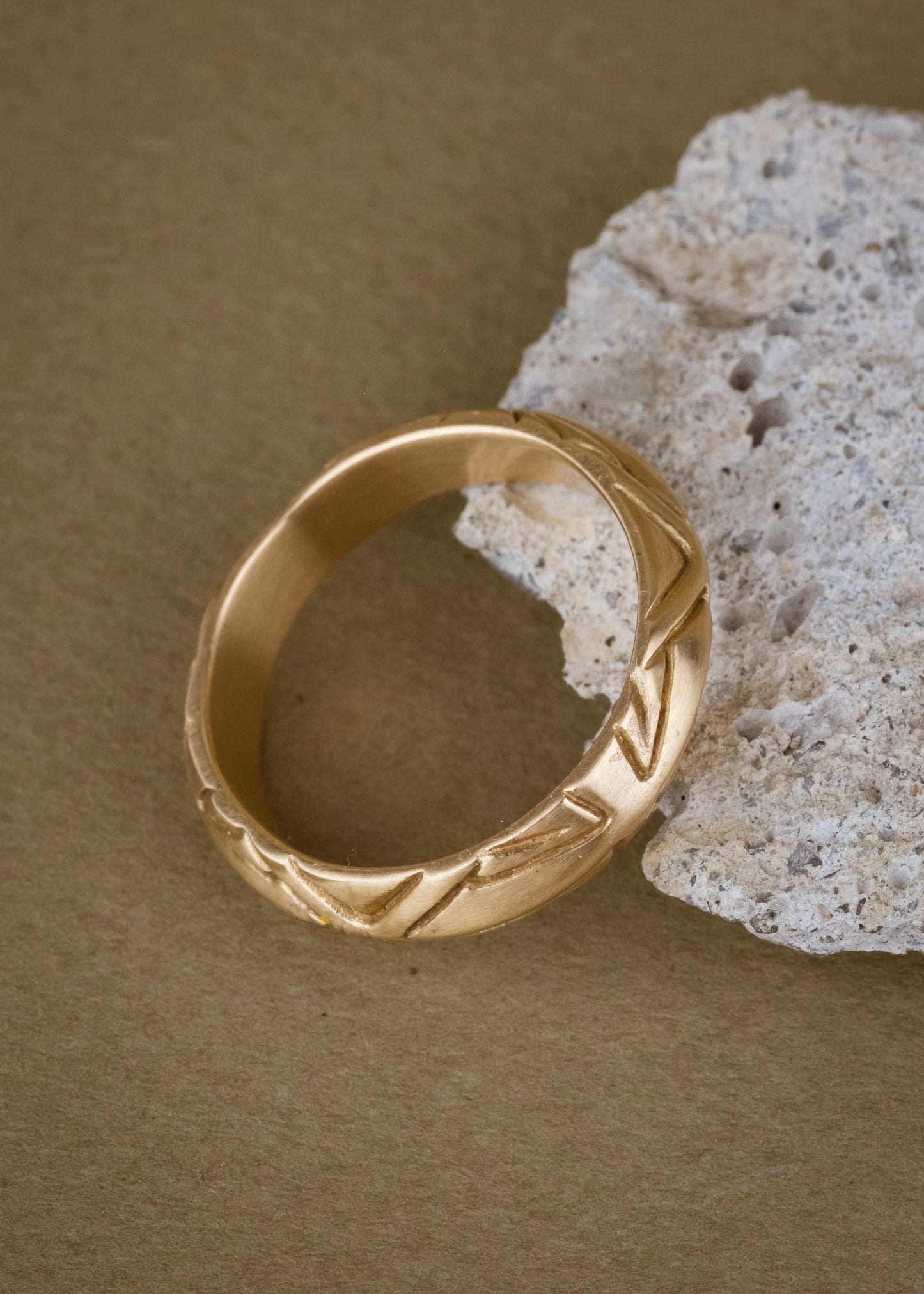 Like the dear friend for whom it is named, the Ogden is a man’s wedding band with a ton of character. This solid, masculine gold ring exudes strength and substance.