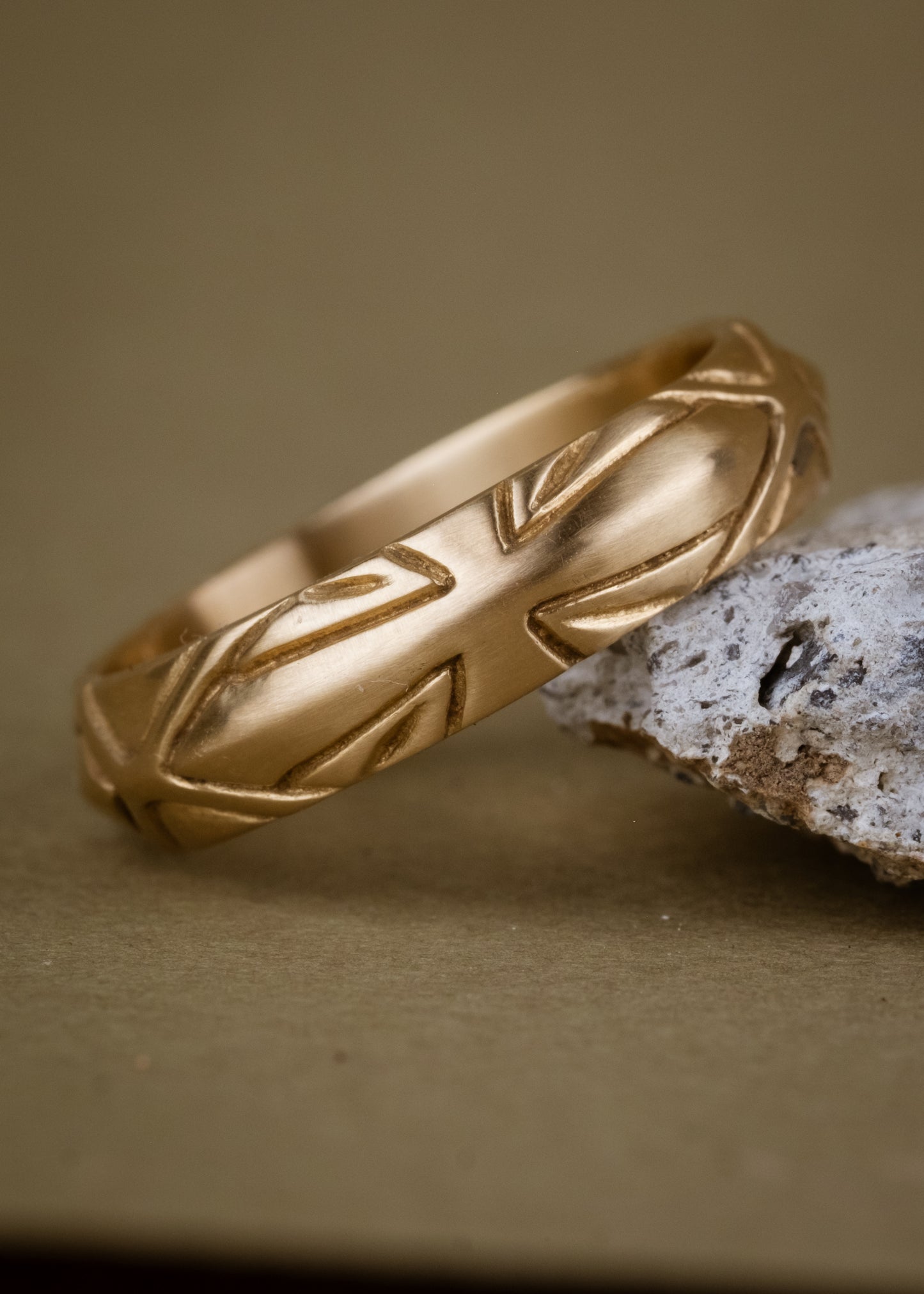 Like the dear friend for whom it is named, the Ogden is a man’s wedding band with a ton of character. This solid, masculine gold ring exudes strength and substance.